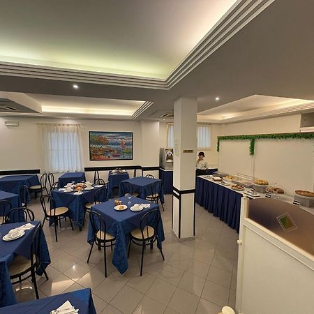Hotel Sport Rimini Bagian luar foto