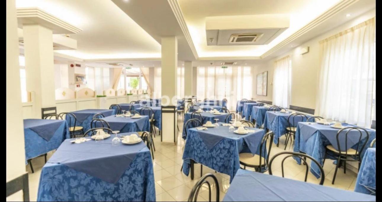 Hotel Sport Rimini Bagian luar foto
